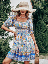 Bedrucktes Kleid mit hoher Taille